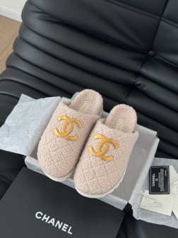 Chanel 新款毛毛拖鞋!这款毛拖真的是真太可爱了~柔软蓬松的毛毛,舒服暖脚!增高显腿长!秋冬搭配 1141