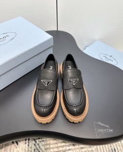 代购级Prad普拉达 24ss 秋冬 厚底三角标乐福鞋 时尚厚底休闲乐福鞋 独到味道,人人都爱也轻松 348