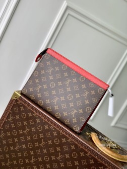 LV M12820 红色POCHETTE VOYAGE 中号手拿包 Monog材质