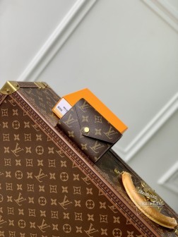 LV M41938 金扣紫红 钱夹 Monogram 帆布柔软 材质优雅
