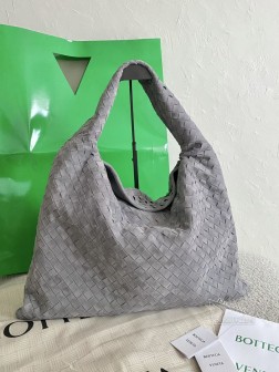 BV hop 5532 麂皮浅灰色大号包，反绒双色效果