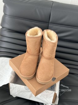 顶级版本 UGG雪地靴每年秋冬必备的单品 鞋面羊皮皮毛一体绒面羊毛 内里全真羊毛 原版大底!Size 1479