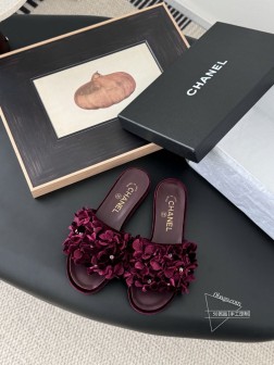 Chanel 25P新款山茶花拖鞋 精致的花朵每一朵都有小水晶花芯儿点缀我愿叫它星星点点的绣球花很别 16