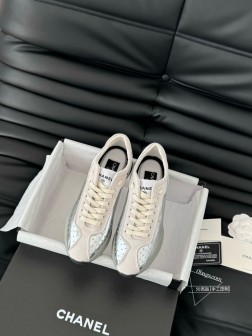 Chanel 25C新款熊猫运动休闲鞋百搭小白鞋 款式搭配不会出错撞色搭配活力满满啊 侧面压印log 433