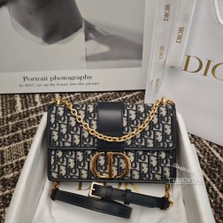 迪奥 蒙田30链条款大号你可以永远相信Dior老花经典永不过时极简的魅力搭配私服无需过多心思无论日常出行还是参加重要场合都能够展示出独特的气质和品味size:25×16.5x8cm