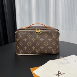 Louis Vuitton 11750 TOILETRY BAG 洗漱包 24×13.5cm 轻便实用