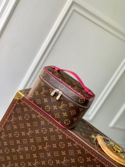 LV M12650 Monogram Macassar 迷你化妆包 - 老花玫红色涂层帆布