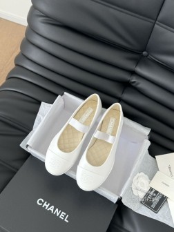 Chanel 25C走秀款玛丽珍单鞋简约又不失甜美俏皮!立体电绣logo,纯色面料清爽易搭,搭配扣子 860