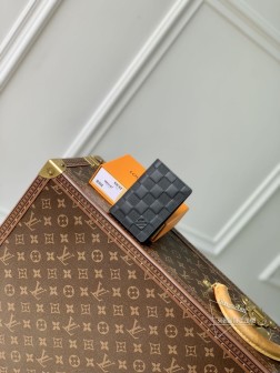 LV M63197 黑色卡包 袋裝萬用錢包 材質:皮革