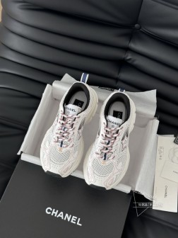 Chanel 25C新款熊猫运动休闲鞋百搭小白鞋 款式搭配不会出错撞色搭配活力满满啊 侧面压印log 191