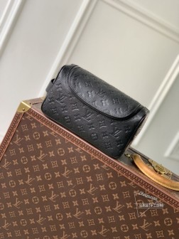 LV M11510 Damier Graphite 压花盥洗包 帆布质地