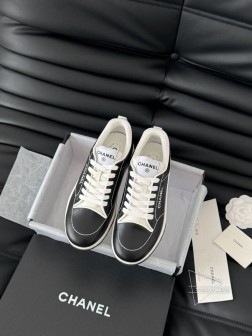 Chanel 25C新款运动休闲鞋百搭小白鞋 款式搭配不会出错撞色搭配活力满满啊 侧面刺绣logo 516