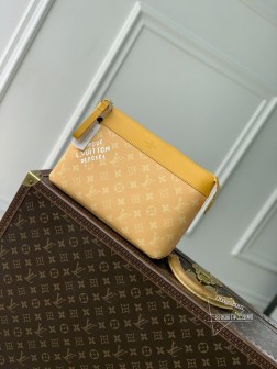 LV M12665 黄色POCHETTE VOYAGE SOUPLE 手拿包 价格