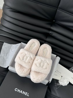 Chanel 24B新款毛毛拖鞋!这款毛拖真的是真太可爱了~柔软蓬松的毛毛,舒服暖脚!增高显腿长!秋 1471