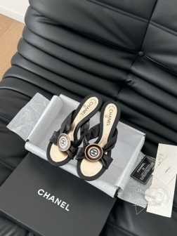 Chanel Vintage中古系列大标凉鞋简约而不简单的款,上脚特别显脚细。鞋面定制面,内里垫脚羊 496