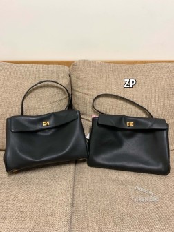 极其自信的拍一组对比！随手两三分钟就拍好的一组图随便拍都像的那种要不是zp扣着我们的zp标我真的分不出哪个是哪个