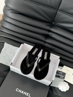 高版本 Chanel 25C新品夹脚人字拖鞋!这一系列这真的是绝了 怎么会这么美!夏天真的是无敌搭配 752