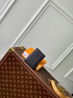 LV M83130 Taurillon 头层牛皮卡包 小巧容量充裕