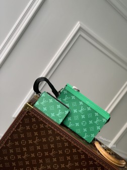 LV M81124 绿花Alpha Wearable 钱夹 Monogram Eclipse 帆布皮革