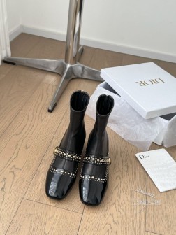 迪奥DiorR经典铆钉珍珠条漆皮袜靴迪奥 DiorR #弹力靴 2024 SS经典铆钉珍珠条漆皮袜靴 534