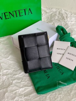 BV大格子对折短夹钱包 黑色 小羊皮材质 实用设计