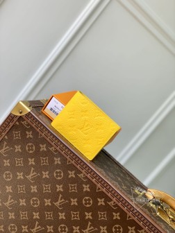 LV M69037 黄色 Multiple 钱夹 全粒面 Taurillon 皮革 Monogram 压纹