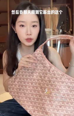 视频随便一截图都好看的那种hobo可以说是最不挑穿搭的tote