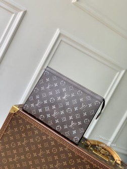 LV M11764 Blushed Monogram 质感 尺寸 带损伤感的Monogram与Patina