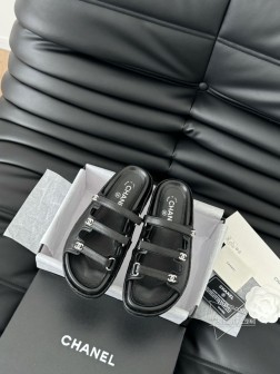 发泡大底版本 Chanel 25新魔术贴凉鞋版面!顶级对版货!所有的颜色我家都有!鞋面进口面料,垫脚 443