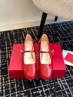 Roger ViViRV 25ss 最新款珍珠 漆皮 粗跟系列显玛丽珍单法式复古感好迷人一眼就相中, 344