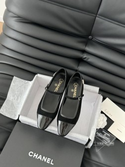 Chanel 24K走秀款玛丽珍单鞋简约又不失甜美俏皮!鞋头经典拼色简约易搭,搭配一字带更加跟脚。内 1227