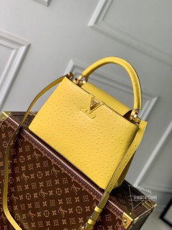 LV M93483 鸵鸟纹黄 Capucines 中号手袋 法国小牛皮