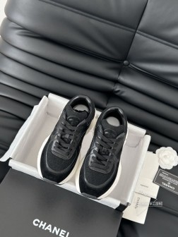 Chanel 25C新款熊猫运动休闲鞋百搭小白鞋 款式搭配不会出错撞色搭配活力满满啊 侧面压印log 192