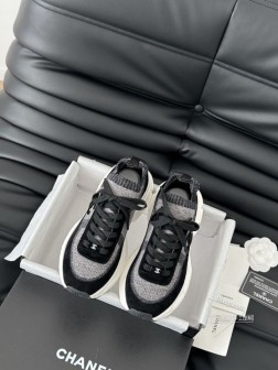 Chanel 25C新款熊猫运动休闲鞋百搭小白鞋 款式搭配不会出错撞色搭配活力满满啊 侧面压印log 161