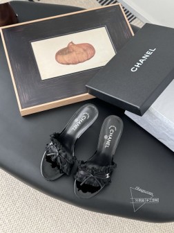 Chanel Vintage中古系列凉鞋简约而不简单的款，上脚特别显脚细。鞋面定制面，内里垫脚羊皮， 27