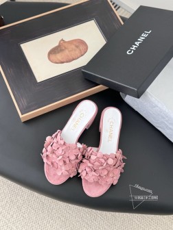 Chanel 25P新款山茶花拖鞋 精致的花朵每一朵都有小水晶花芯儿点缀我愿叫它星星点点的绣球花很别 14