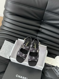 Chanel 25s小香春夏新款凉鞋非常火爆 非常难买的一款鞋全网最火的厚底凉鞋 可想而知小香控不可 553