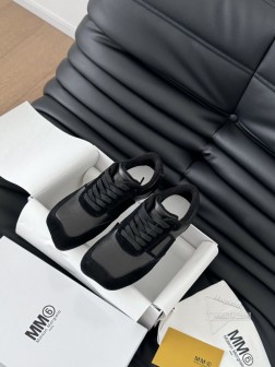 MaisonMargiela MM6今年最好看的休闲鞋视觉上没有其他休闲鞋那么普通但又非常显腿细上脚 1057