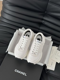 Chanel 25C新款熊猫运动休闲鞋百搭小白鞋 款式搭配不会出错撞色搭配活力满满啊 侧面压印log 183