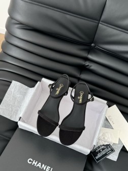 Chanel 25C春夏新款一字带凉鞋穿不腻的百搭凉鞋 超经典的一款 休闲中带着精致气质拿捏稳妥 今 780