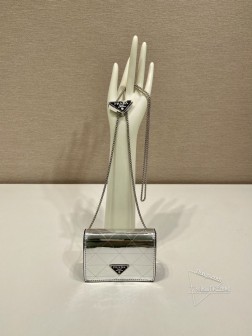 Prada普拉达 1MR024 亮面小包 银色镜面 牛皮 材质 价格