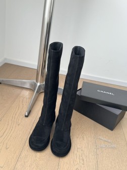 Chanel 25C早春新款最美麂皮长靴小香这个人生靴子 真的美爆一眼就种草的一款平底女靴实物相当赞 769
