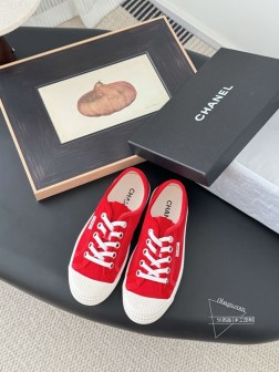 配白色飞机盒Chanel 25C隐藏款休闲小白鞋!Vintage感满满,中古复刻款get啦~小白鞋适 48