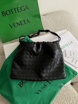 BV黑色小牛皮腋下包垃圾袋编码高仿最轻款