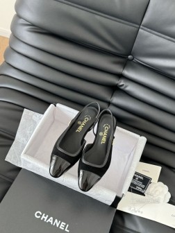 Chanel 24K走秀款玛丽珍单鞋简约又不失甜美俏皮!鞋头经典拼色简约易搭,搭配一字带更加跟脚。内 1343