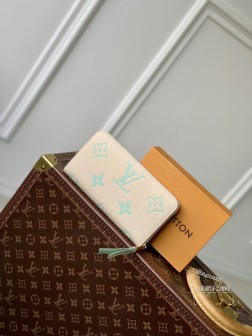 LV M69794 CRAFTY ZIPPY 拉链钱夹 抹茶绿 柔粒软面牛皮 12卡位