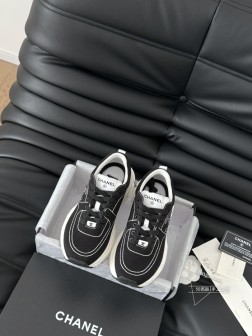 Chanel 25C新款熊猫运动休闲鞋百搭小白鞋 款式搭配不会出错撞色搭配活力满满啊 侧面压印log 652