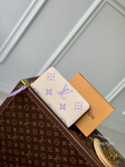 LV M69794 香芋紫 CRAFTY ZIPPY 拉链钱夹,软面牛皮,12卡位