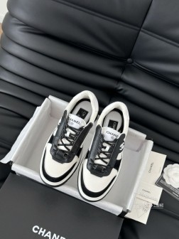 Chanel 25C新款熊猫运动休闲鞋百搭小白鞋 款式搭配不会出错撞色搭配活力满满啊 侧面压印log 152