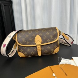 LV 45985 DIANE 法棍包 | 优雅复古 | 双肩带配置